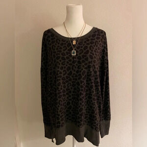 ⭐️Women’s black leopard print long sleeve